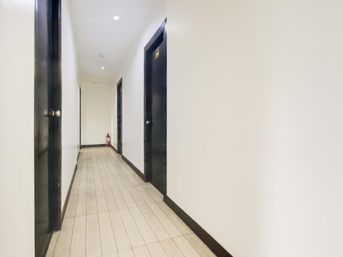 Oyo 895 Golden Majestic Pension Inn マニラ市 エクステリア 写真