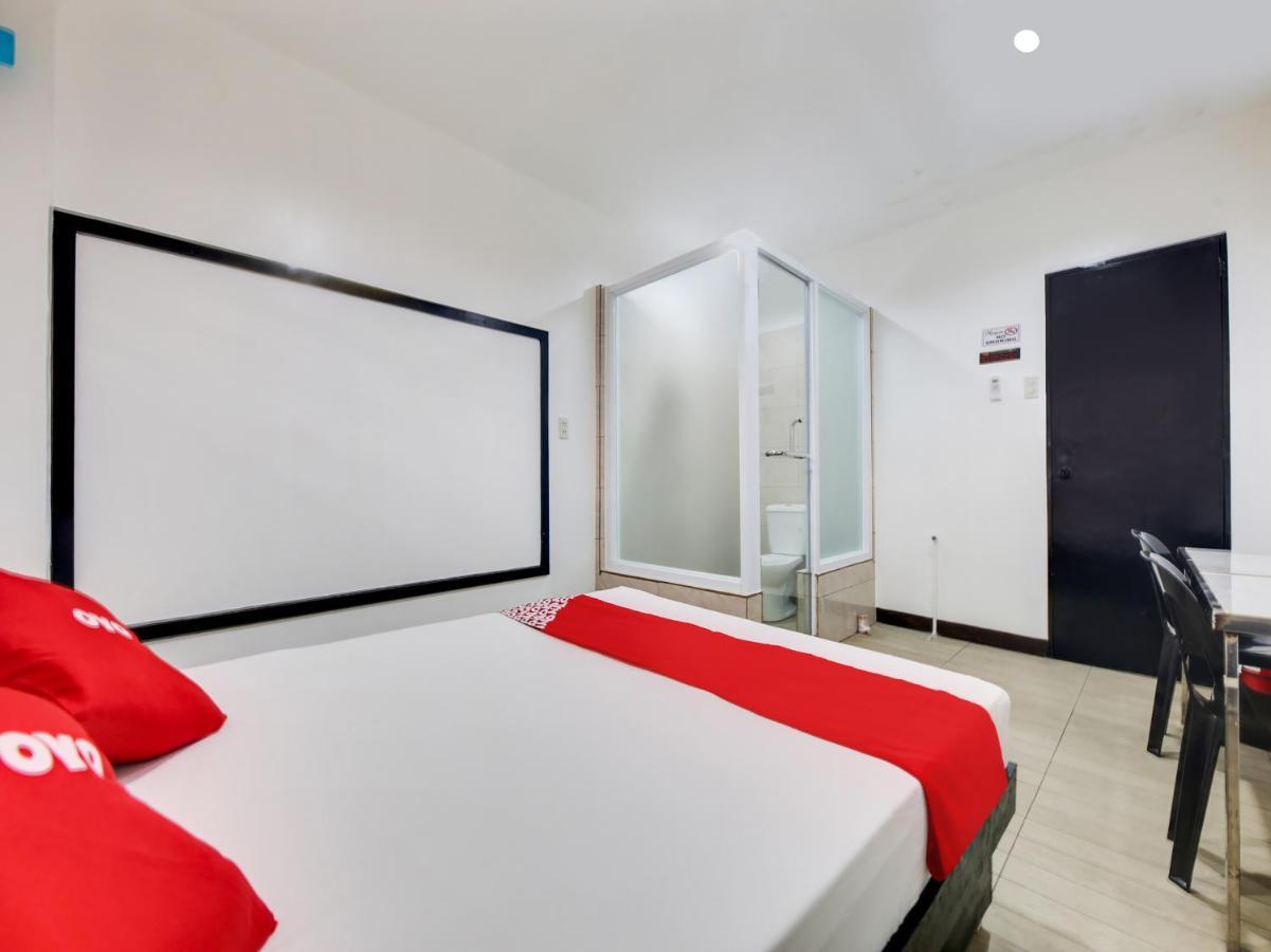 Oyo 895 Golden Majestic Pension Inn マニラ市 エクステリア 写真