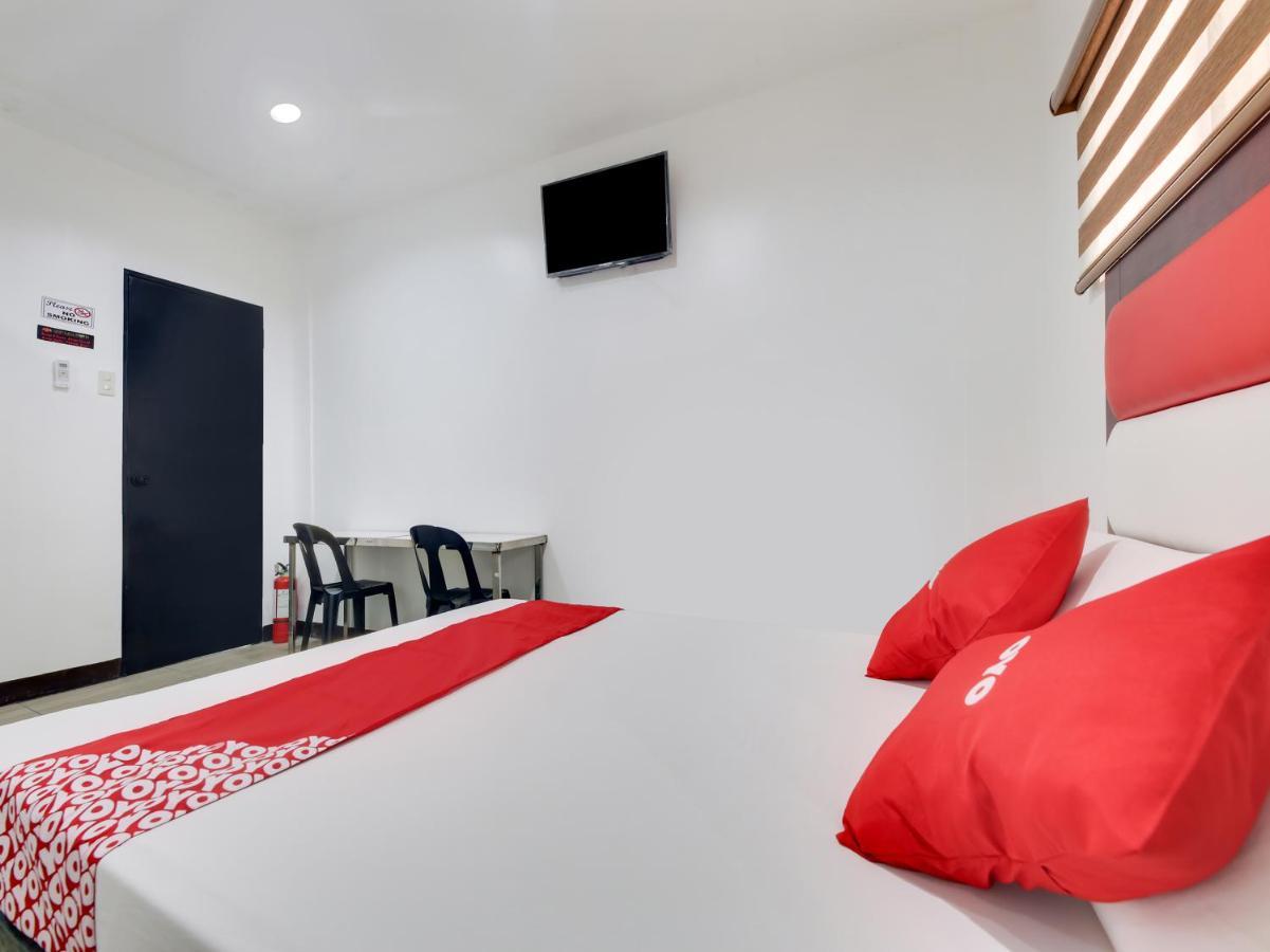 Oyo 895 Golden Majestic Pension Inn マニラ市 エクステリア 写真