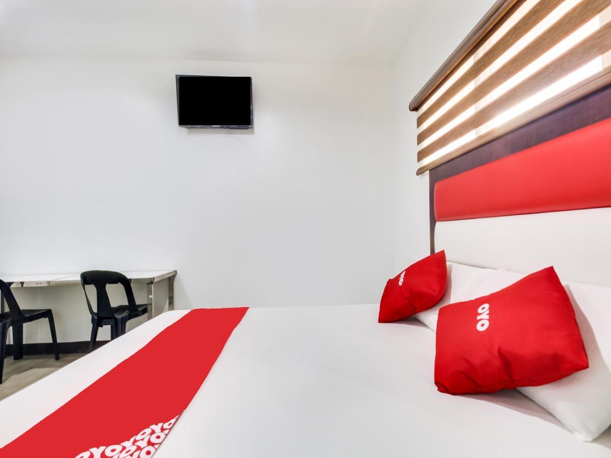 Oyo 895 Golden Majestic Pension Inn マニラ市 エクステリア 写真