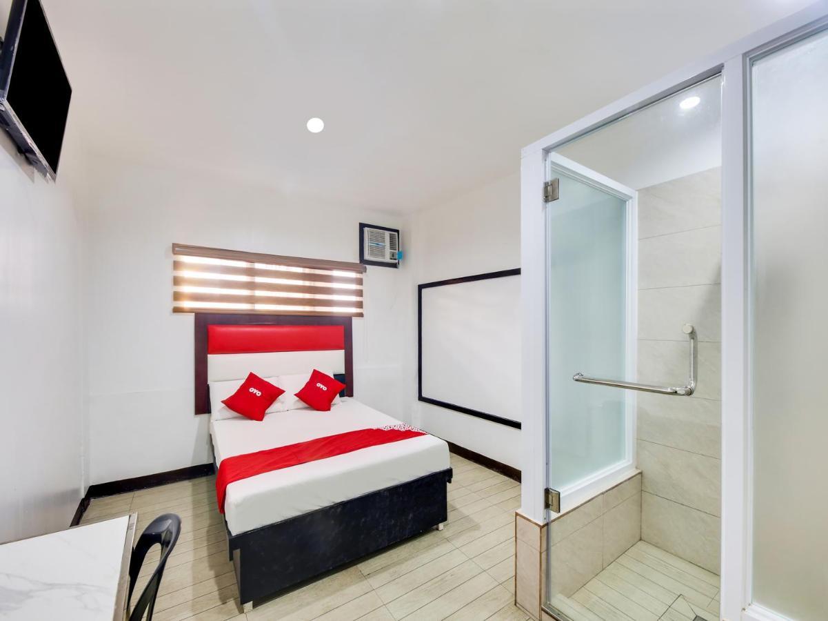Oyo 895 Golden Majestic Pension Inn マニラ市 エクステリア 写真